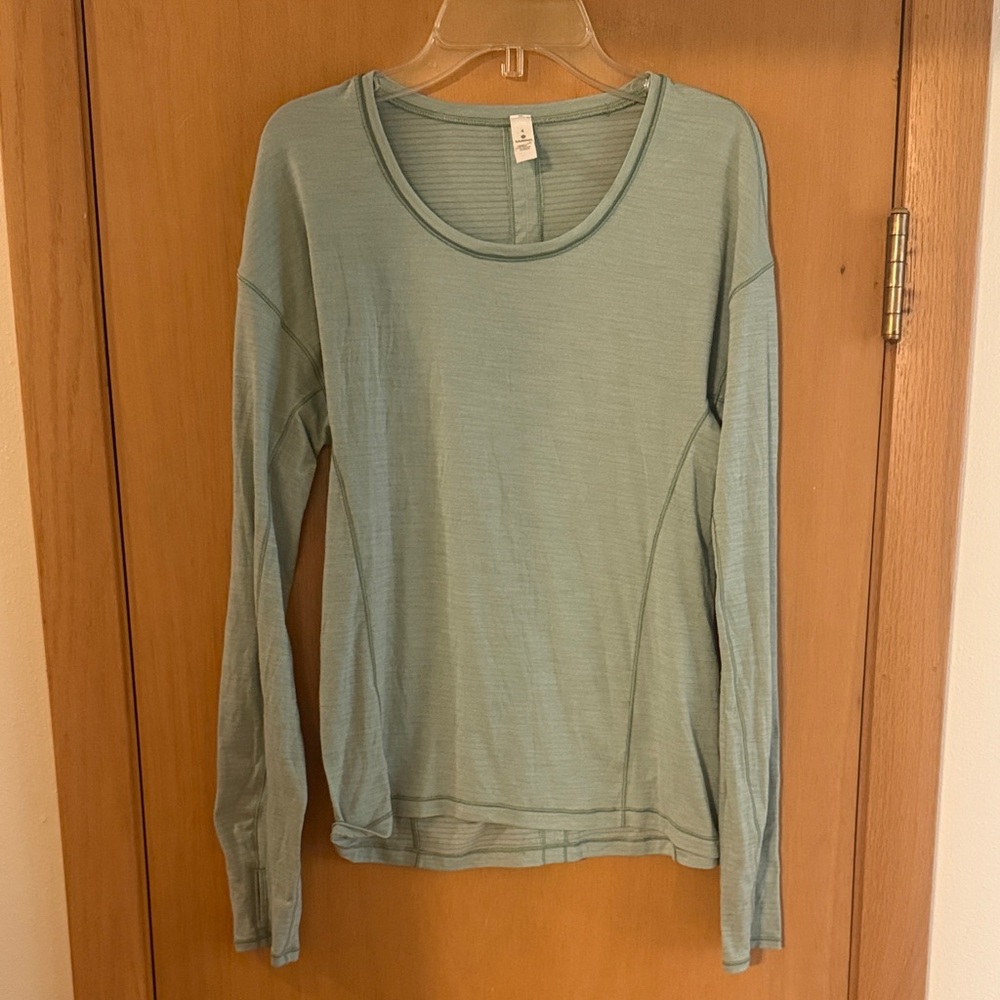 Lululemon Women’s Long Sleeve Lightweight Shirt Top Sage Green Size 4